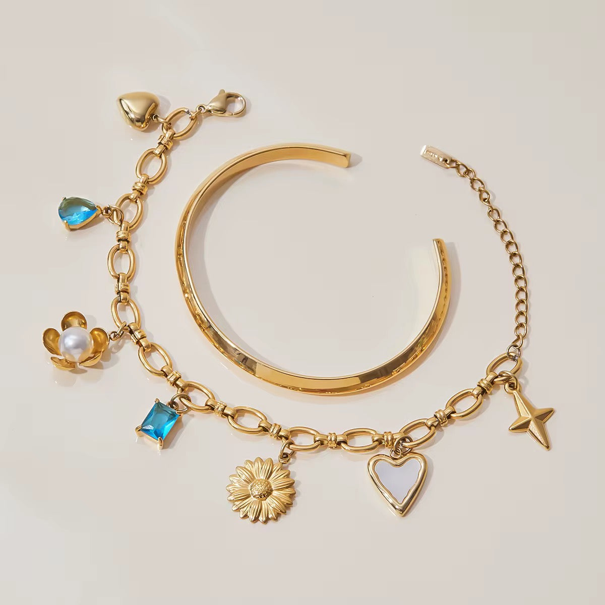 Pulsera Encantos Dorados