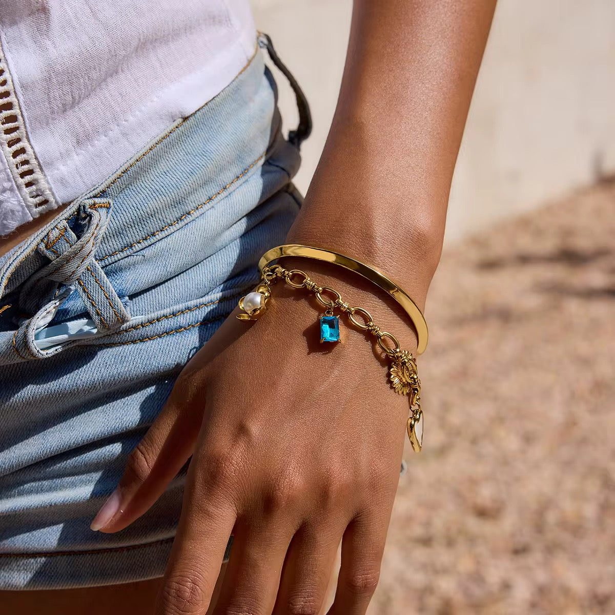 Pulsera Encantos Dorados