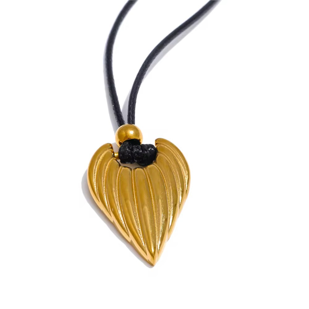 Collar, corazón dorado ébano